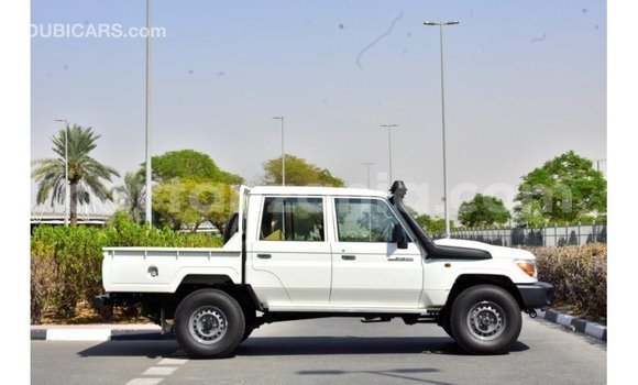 Buy Import Toyota Land Cruiser White Car in Import - Dubai in Arusha Buy Import Toyota Land Cruiser White Car in Import - Dubai in Arusha