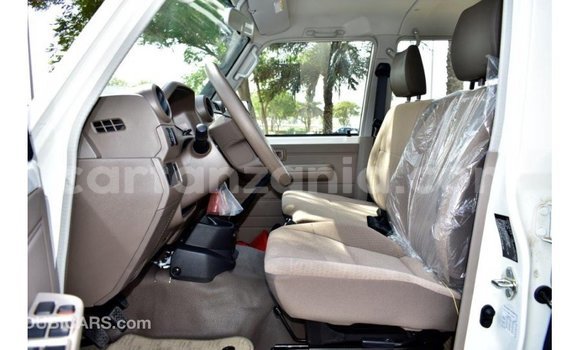 Buy Import Toyota Land Cruiser White Car in Import - Dubai in Arusha Buy Import Toyota Land Cruiser White Car in Import - Dubai in Arusha