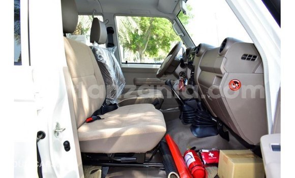 Buy Import Toyota Land Cruiser White Car in Import - Dubai in Arusha Buy Import Toyota Land Cruiser White Car in Import - Dubai in Arusha