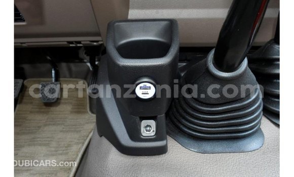 Buy Import Toyota Land Cruiser White Car in Import - Dubai in Arusha Buy Import Toyota Land Cruiser White Car in Import - Dubai in Arusha