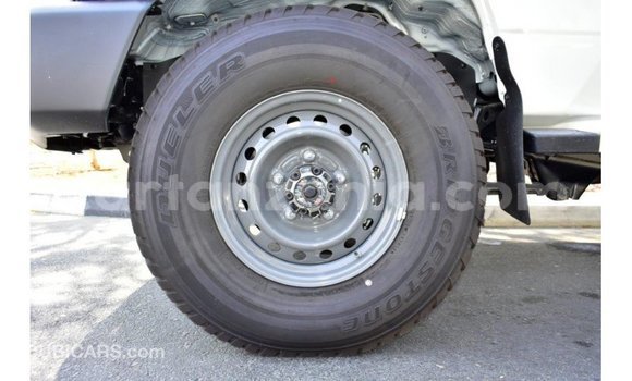 Buy Import Toyota Land Cruiser White Car in Import - Dubai in Arusha Buy Import Toyota Land Cruiser White Car in Import - Dubai in Arusha