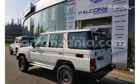 Nunua Imported Toyota Land Cruiser Nyeupe Gari ndani ya Import - Dubai nchini Arusha Nunua Imported Toyota Land Cruiser Nyeupe Gari ndani ya Import - Dubai nchini Arusha