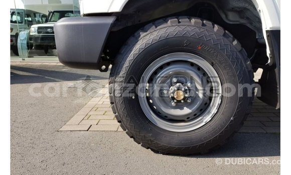 Nunua Imported Toyota Land Cruiser Nyeupe Gari ndani ya Import - Dubai nchini Arusha Nunua Imported Toyota Land Cruiser Nyeupe Gari ndani ya Import - Dubai nchini Arusha