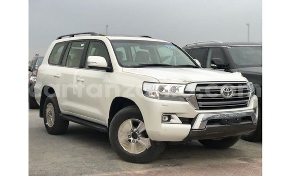 Buy Import Toyota Land Cruiser White Car in Import - Dubai in Arusha Buy Import Toyota Land Cruiser White Car in Import - Dubai in Arusha