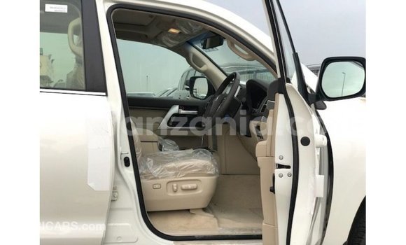 Buy Import Toyota Land Cruiser White Car in Import - Dubai in Arusha Buy Import Toyota Land Cruiser White Car in Import - Dubai in Arusha