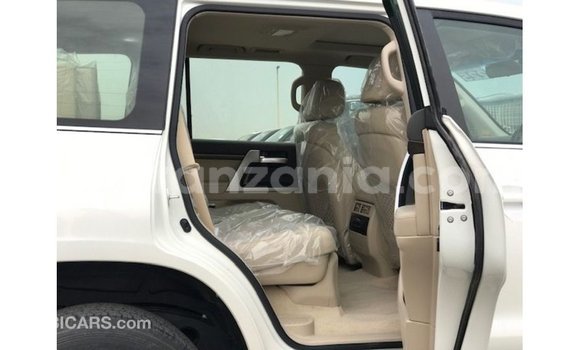 Buy Import Toyota Land Cruiser White Car in Import - Dubai in Arusha Buy Import Toyota Land Cruiser White Car in Import - Dubai in Arusha