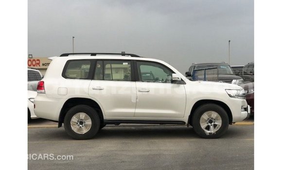 Buy Import Toyota Land Cruiser White Car in Import - Dubai in Arusha Buy Import Toyota Land Cruiser White Car in Import - Dubai in Arusha