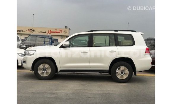 Buy Import Toyota Land Cruiser White Car in Import - Dubai in Arusha Buy Import Toyota Land Cruiser White Car in Import - Dubai in Arusha