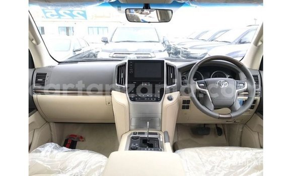 Nunua Imported Toyota Land Cruiser Nyeupe Gari ndani ya Import - Dubai nchini Arusha Nunua Imported Toyota Land Cruiser Nyeupe Gari ndani ya Import - Dubai nchini Arusha