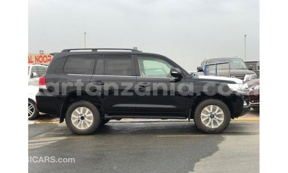Nunua Imported Toyota Land Cruiser Nyeusi Gari ndani ya Import - Dubai nchini Arusha Nunua Imported Toyota Land Cruiser Nyeusi Gari ndani ya Import - Dubai nchini Arusha
