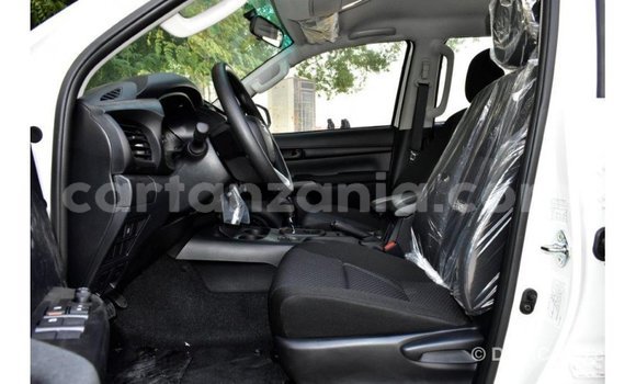 Buy Import Toyota Hilux White Car in Import - Dubai in Arusha Buy Import Toyota Hilux White Car in Import - Dubai in Arusha