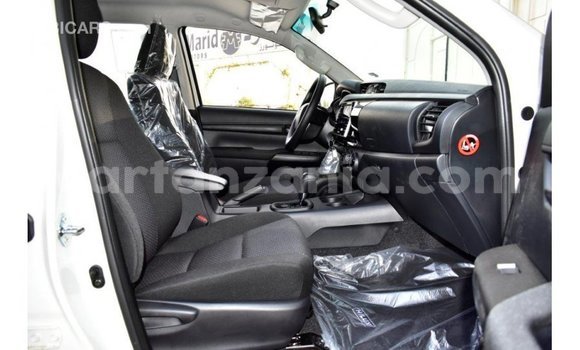 Buy Import Toyota Hilux White Car in Import - Dubai in Arusha Buy Import Toyota Hilux White Car in Import - Dubai in Arusha
