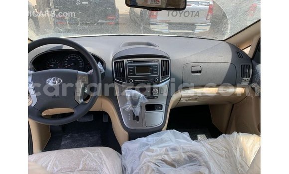 Nunua Imported Hyundai Accent Nyeupe Gari ndani ya Import - Dubai nchini Arusha Nunua Imported Hyundai Accent Nyeupe Gari ndani ya Import - Dubai nchini Arusha
