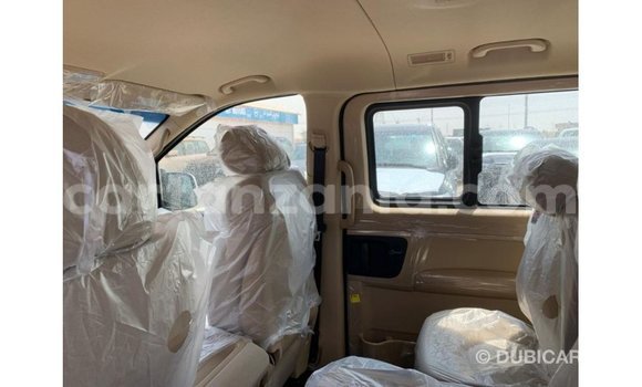 Nunua Imported Hyundai Accent Nyeupe Gari ndani ya Import - Dubai nchini Arusha Nunua Imported Hyundai Accent Nyeupe Gari ndani ya Import - Dubai nchini Arusha