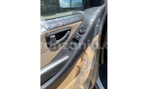 Nunua Imported Hyundai Accent Nyeupe Gari ndani ya Import - Dubai nchini Arusha Nunua Imported Hyundai Accent Nyeupe Gari ndani ya Import - Dubai nchini Arusha