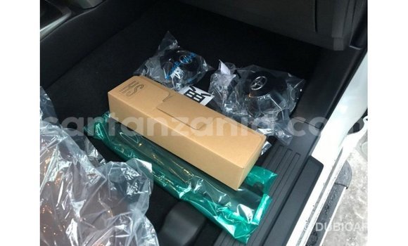 Buy Import Toyota 4Runner White Car in Import - Dubai in Arusha Buy Import Toyota 4Runner White Car in Import - Dubai in Arusha