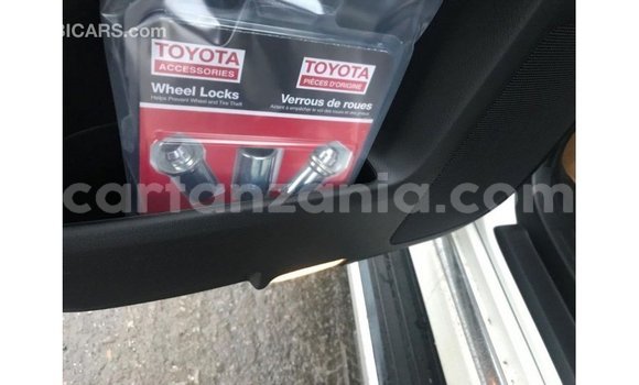 Buy Import Toyota 4Runner White Car in Import - Dubai in Arusha Buy Import Toyota 4Runner White Car in Import - Dubai in Arusha