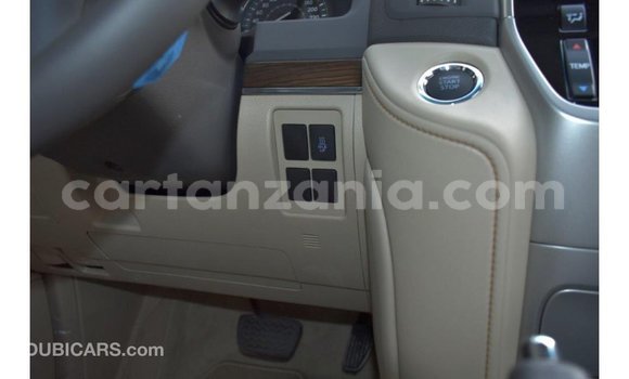Buy Import Toyota Land Cruiser White Car in Import - Dubai in Arusha Buy Import Toyota Land Cruiser White Car in Import - Dubai in Arusha