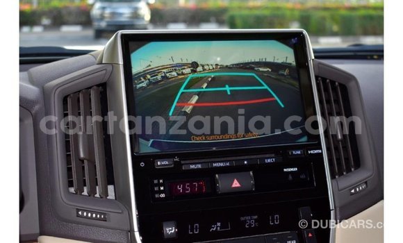 Buy Import Toyota Land Cruiser White Car in Import - Dubai in Arusha Buy Import Toyota Land Cruiser White Car in Import - Dubai in Arusha