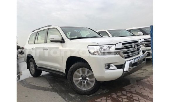 Nunua Imported Toyota Land Cruiser Nyeupe Gari ndani ya Import - Dubai nchini Arusha Nunua Imported Toyota Land Cruiser Nyeupe Gari ndani ya Import - Dubai nchini Arusha