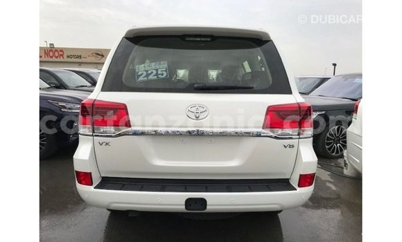 Nunua Imported Toyota Land Cruiser Nyeupe Gari ndani ya Import - Dubai nchini Arusha Nunua Imported Toyota Land Cruiser Nyeupe Gari ndani ya Import - Dubai nchini Arusha