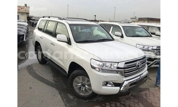 Nunua Imported Toyota Land Cruiser Nyeupe Gari ndani ya Import - Dubai nchini Arusha Nunua Imported Toyota Land Cruiser Nyeupe Gari ndani ya Import - Dubai nchini Arusha