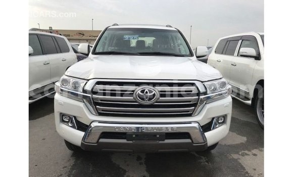 Nunua Imported Toyota Land Cruiser Nyeupe Gari ndani ya Import - Dubai nchini Arusha Nunua Imported Toyota Land Cruiser Nyeupe Gari ndani ya Import - Dubai nchini Arusha
