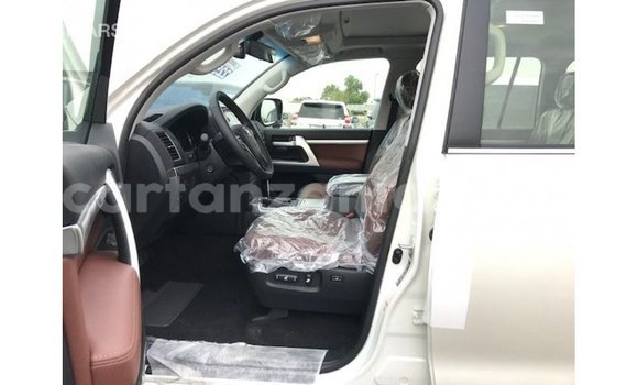Nunua Imported Toyota Land Cruiser Nyeupe Gari ndani ya Import - Dubai nchini Arusha Nunua Imported Toyota Land Cruiser Nyeupe Gari ndani ya Import - Dubai nchini Arusha