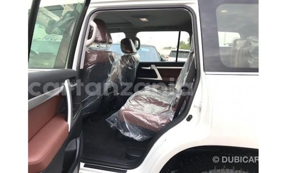 Nunua Imported Toyota Land Cruiser Nyeupe Gari ndani ya Import - Dubai nchini Arusha Nunua Imported Toyota Land Cruiser Nyeupe Gari ndani ya Import - Dubai nchini Arusha