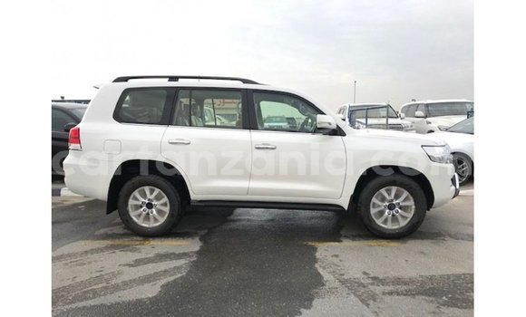 Nunua Imported Toyota Land Cruiser Nyeupe Gari ndani ya Import - Dubai nchini Arusha Nunua Imported Toyota Land Cruiser Nyeupe Gari ndani ya Import - Dubai nchini Arusha