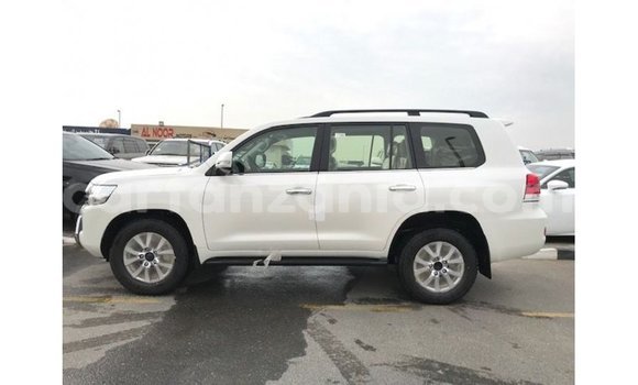 Nunua Imported Toyota Land Cruiser Nyeupe Gari ndani ya Import - Dubai nchini Arusha Nunua Imported Toyota Land Cruiser Nyeupe Gari ndani ya Import - Dubai nchini Arusha