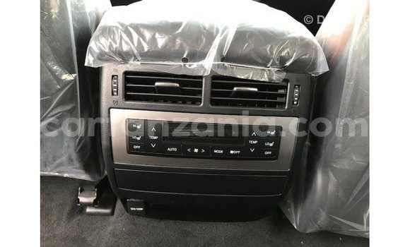 Nunua Imported Toyota Land Cruiser Nyeupe Gari ndani ya Import - Dubai nchini Arusha Nunua Imported Toyota Land Cruiser Nyeupe Gari ndani ya Import - Dubai nchini Arusha
