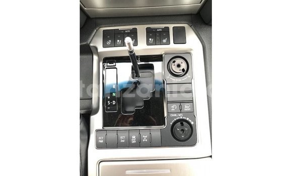 Nunua Imported Toyota Land Cruiser Nyeupe Gari ndani ya Import - Dubai nchini Arusha Nunua Imported Toyota Land Cruiser Nyeupe Gari ndani ya Import - Dubai nchini Arusha