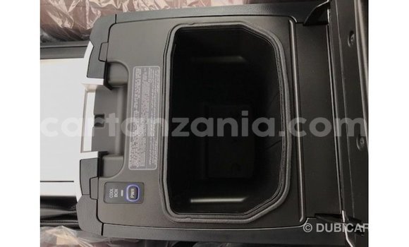 Nunua Imported Toyota Land Cruiser Nyeupe Gari ndani ya Import - Dubai nchini Arusha Nunua Imported Toyota Land Cruiser Nyeupe Gari ndani ya Import - Dubai nchini Arusha