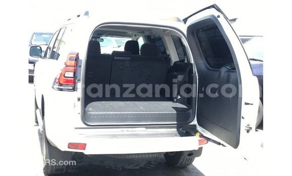 Nunua Imported Toyota Prado Nyeupe Gari ndani ya Import - Dubai nchini Arusha Nunua Imported Toyota Prado Nyeupe Gari ndani ya Import - Dubai nchini Arusha