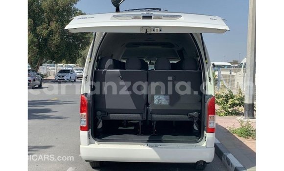 Nunua Imported Toyota Hiace Nyeupe Gari ndani ya Import - Dubai nchini Arusha Nunua Imported Toyota Hiace Nyeupe Gari ndani ya Import - Dubai nchini Arusha