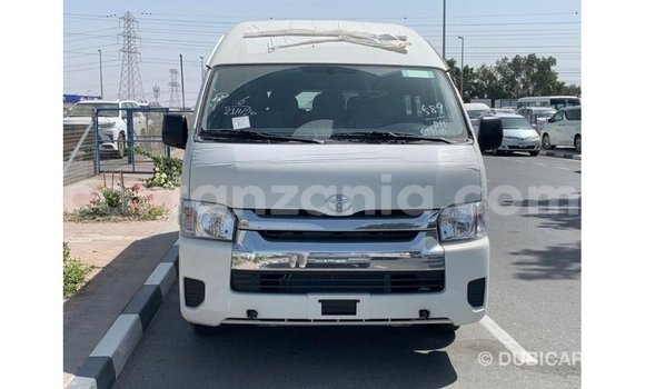 Nunua Imported Toyota Hiace Nyeupe Gari ndani ya Import - Dubai nchini Arusha Nunua Imported Toyota Hiace Nyeupe Gari ndani ya Import - Dubai nchini Arusha