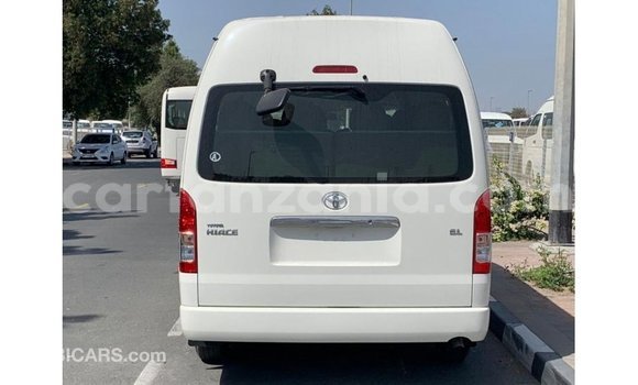 Nunua Imported Toyota Hiace Nyeupe Gari ndani ya Import - Dubai nchini Arusha Nunua Imported Toyota Hiace Nyeupe Gari ndani ya Import - Dubai nchini Arusha
