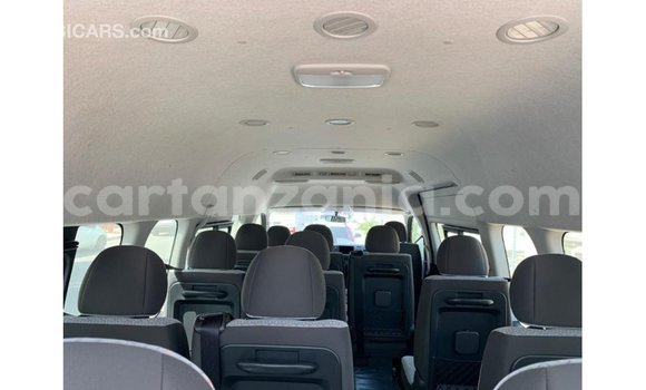 Nunua Imported Toyota Hiace Nyeupe Gari ndani ya Import - Dubai nchini Arusha Nunua Imported Toyota Hiace Nyeupe Gari ndani ya Import - Dubai nchini Arusha
