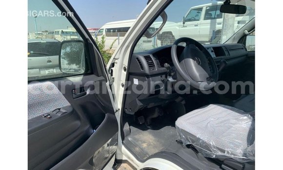Nunua Imported Toyota Hiace Nyeupe Gari ndani ya Import - Dubai nchini Arusha Nunua Imported Toyota Hiace Nyeupe Gari ndani ya Import - Dubai nchini Arusha
