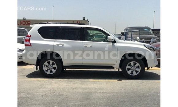 Nunua Imported Toyota Prado Nyeupe Gari ndani ya Import - Dubai nchini Arusha Nunua Imported Toyota Prado Nyeupe Gari ndani ya Import - Dubai nchini Arusha