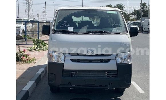 Nunua Imported Toyota Hiace Nyeupe Gari ndani ya Import - Dubai nchini Arusha Nunua Imported Toyota Hiace Nyeupe Gari ndani ya Import - Dubai nchini Arusha