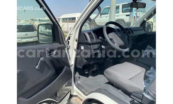 Nunua Imported Toyota Hiace Nyeupe Gari ndani ya Import - Dubai nchini Arusha Nunua Imported Toyota Hiace Nyeupe Gari ndani ya Import - Dubai nchini Arusha