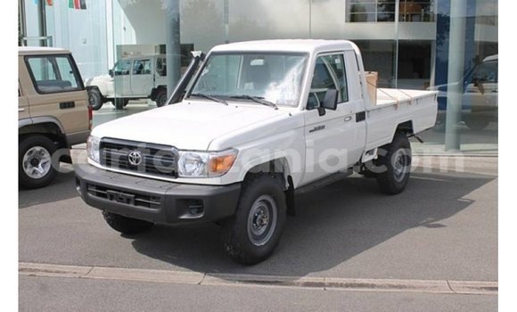 Buy Import Toyota Land Cruiser White Car in Import - Dubai in Arusha Buy Import Toyota Land Cruiser White Car in Import - Dubai in Arusha