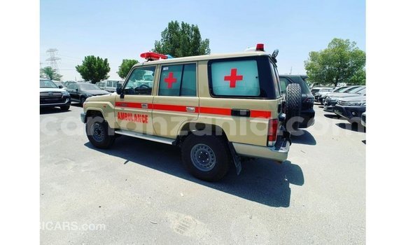 Nunua Imported Toyota Land Cruiser Beige Gari ndani ya Import - Dubai nchini Arusha Nunua Imported Toyota Land Cruiser Beige Gari ndani ya Import - Dubai nchini Arusha