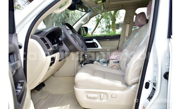 Buy Import Toyota Land Cruiser White Car in Import - Dubai in Arusha Buy Import Toyota Land Cruiser White Car in Import - Dubai in Arusha