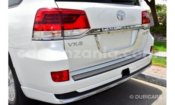 Buy Import Toyota Land Cruiser White Car in Import - Dubai in Arusha Buy Import Toyota Land Cruiser White Car in Import - Dubai in Arusha