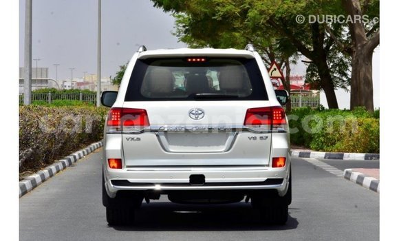 Buy Import Toyota Land Cruiser White Car in Import - Dubai in Arusha Buy Import Toyota Land Cruiser White Car in Import - Dubai in Arusha