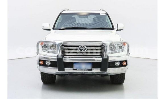 Nunua Imported Toyota Land Cruiser Nyeupe Gari ndani ya Import - Dubai nchini Arusha Nunua Imported Toyota Land Cruiser Nyeupe Gari ndani ya Import - Dubai nchini Arusha