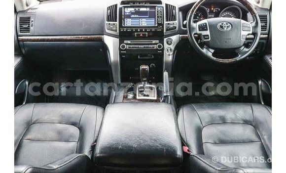Nunua Imported Toyota Land Cruiser Nyeupe Gari ndani ya Import - Dubai nchini Arusha Nunua Imported Toyota Land Cruiser Nyeupe Gari ndani ya Import - Dubai nchini Arusha